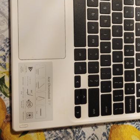 Acer 2-1 TouchScreen Laptop - Picture 3 of 3